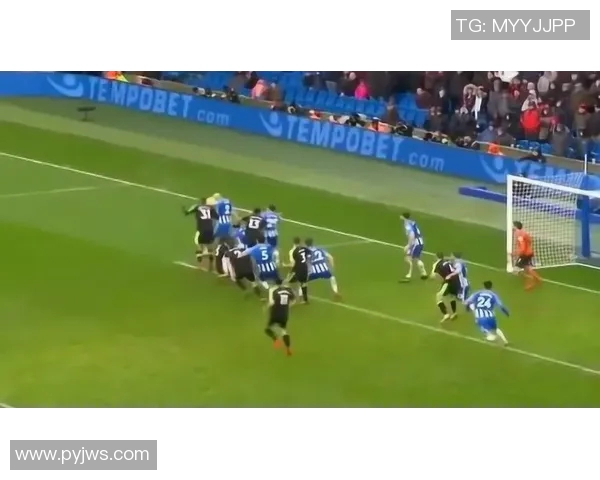 足球明星挂画装饰，点亮家居空间，展现独特体育魅力和激情氛围