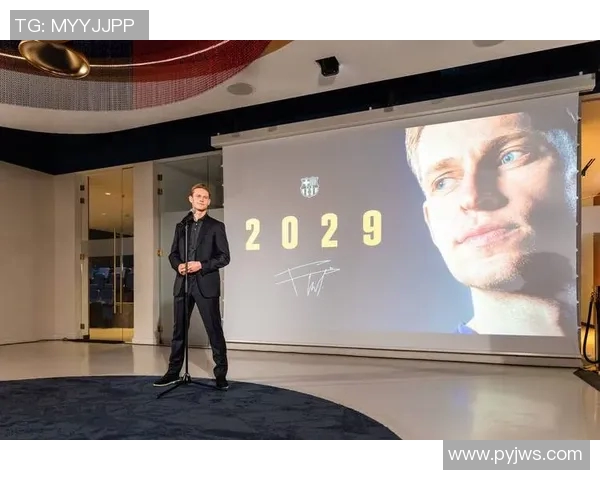 足球球星与伴侣甜蜜合影曝光夫妻档携手走过人生新阶段